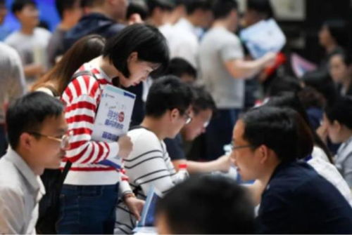 從海歸到“海草” 140萬留學(xué)投資與月薪4000的現(xiàn)實(shí)反差